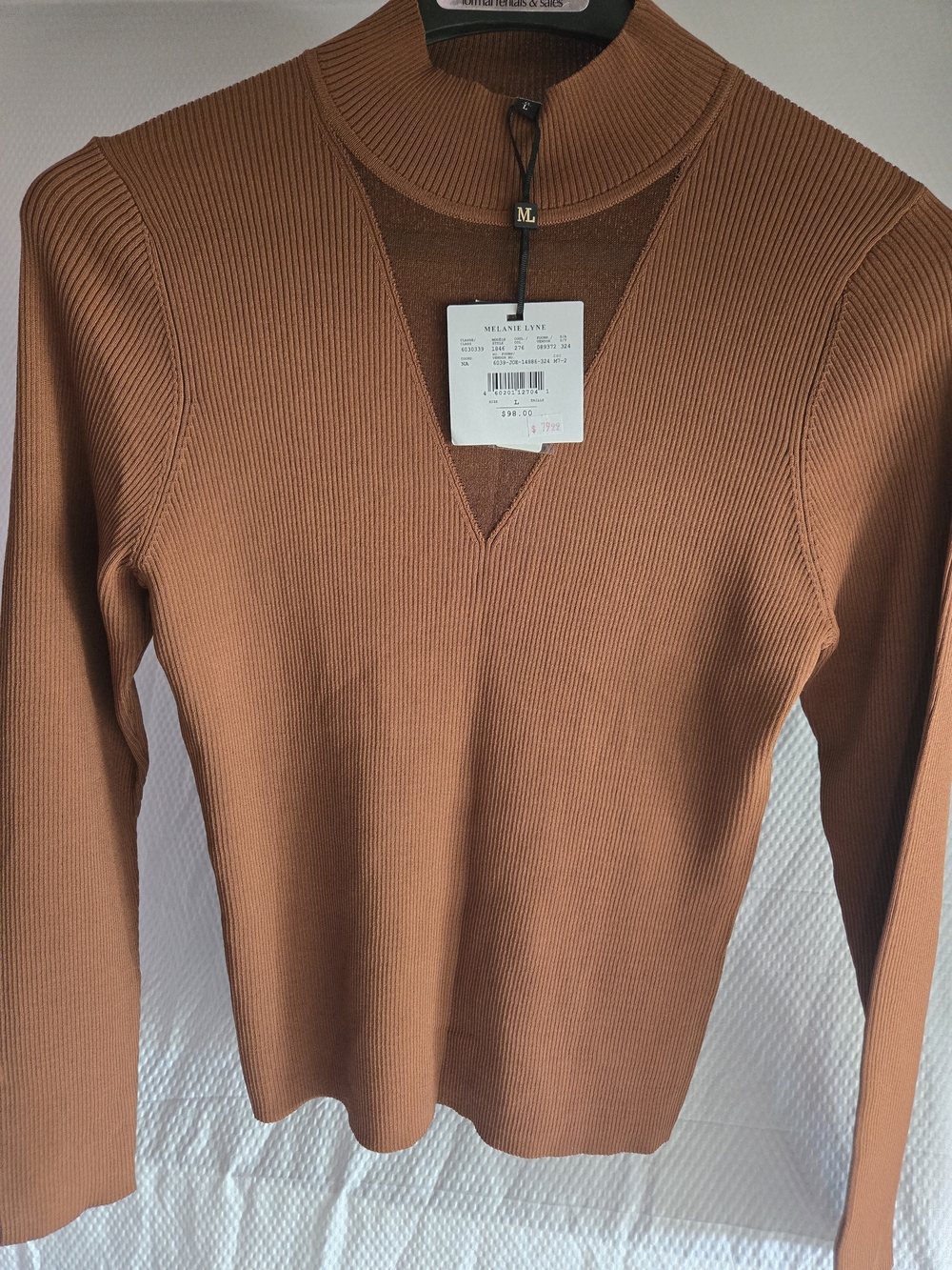 Melanie Lyne Rust Ribbed V-Neck Long Sleeve Top